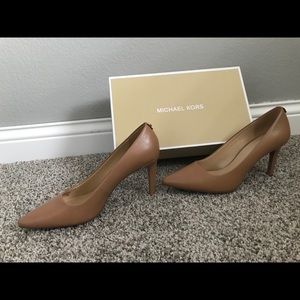 Michael Kors Low Nude Heel